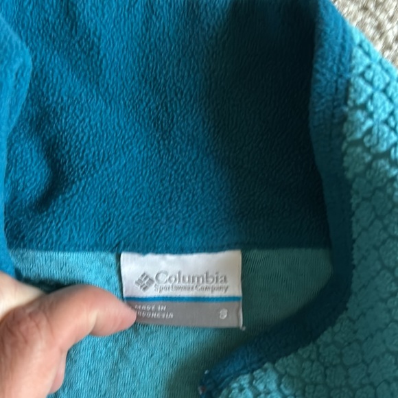 Columbia 1/4 zip up pullover - Picture 2 of 2